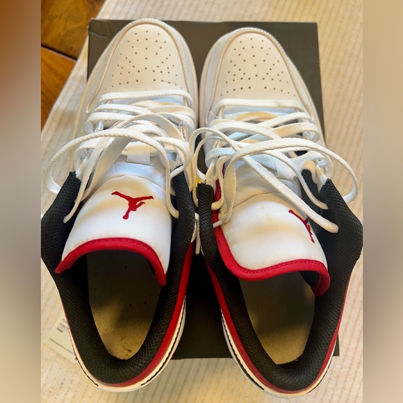 Men’s size 10 Nike Air Jordan 1 Low. White, black and red. Worn twice. - Picture 2 of 5